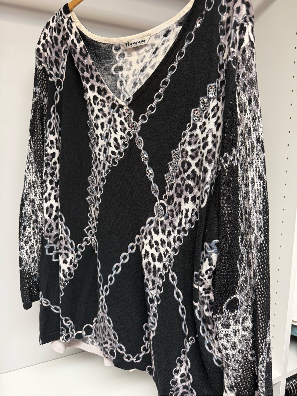 HyGard Black & White Chain Print V-Neck Top